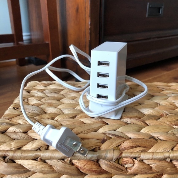 Muilt USB charger - Picture 1 of 1